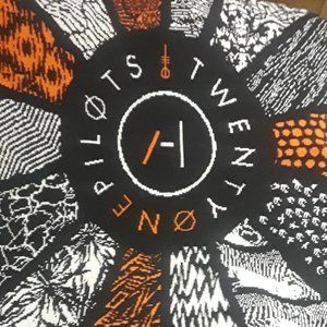 Twenty One Pilots Blurry Face